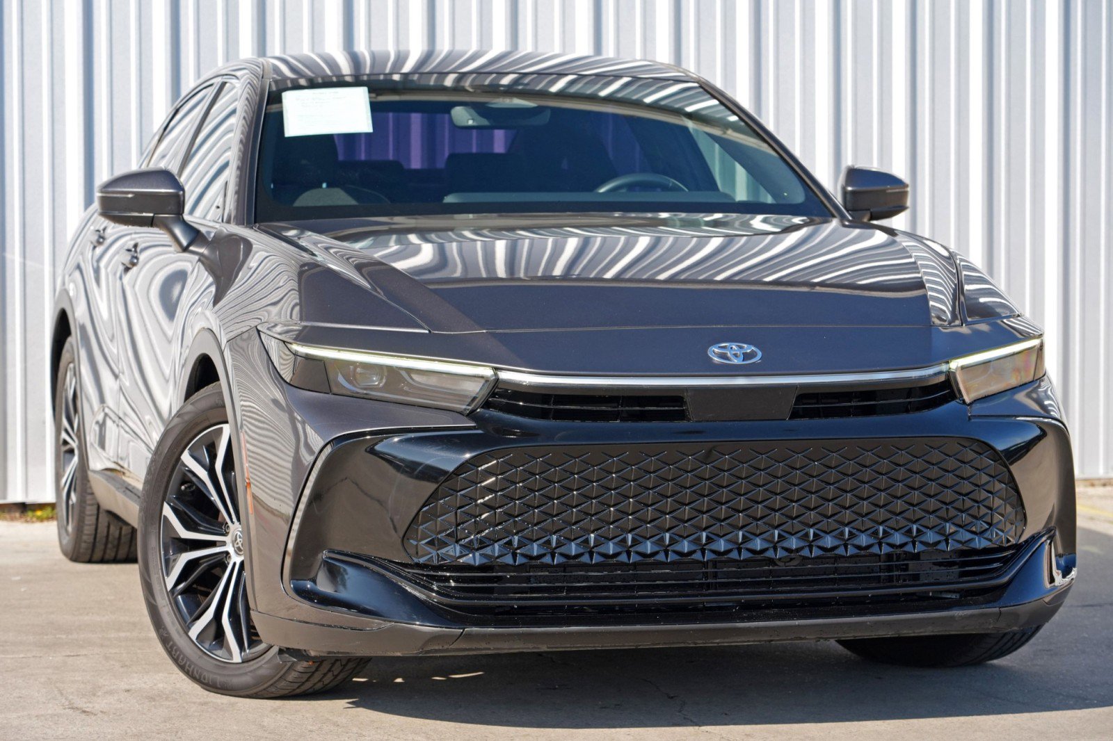 Used 2023 Toyota Crown XLE image 2