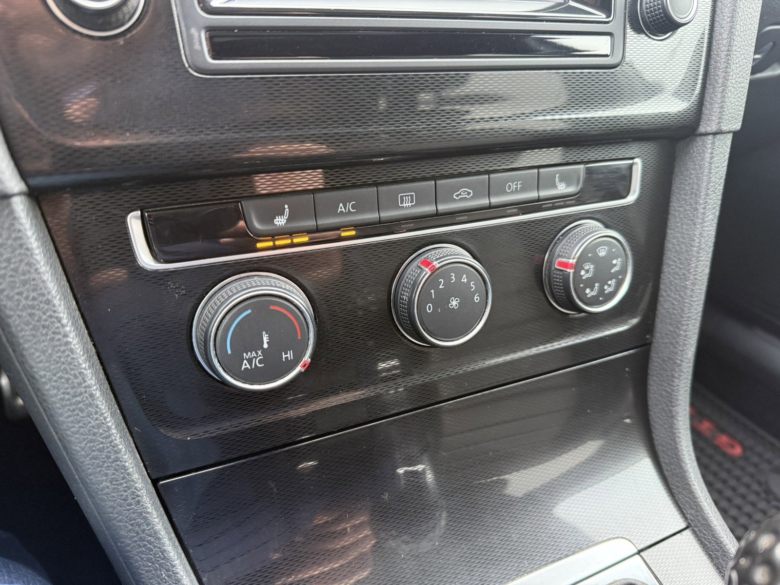 Used 2015 Volkswagen GTI SE w/ Lighting Package (SEL) image 16