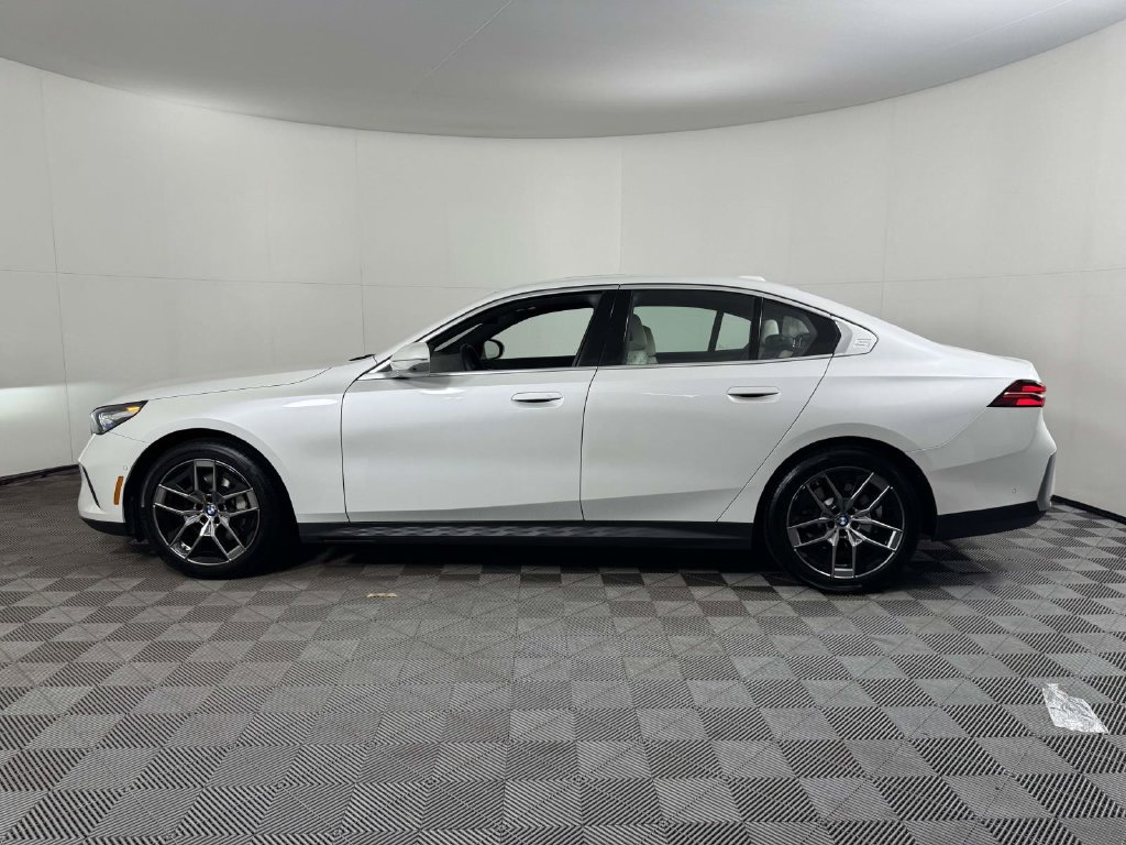 Used 2026 BMW 530i xDrive w/ Premium Package AWD/4WD image 11