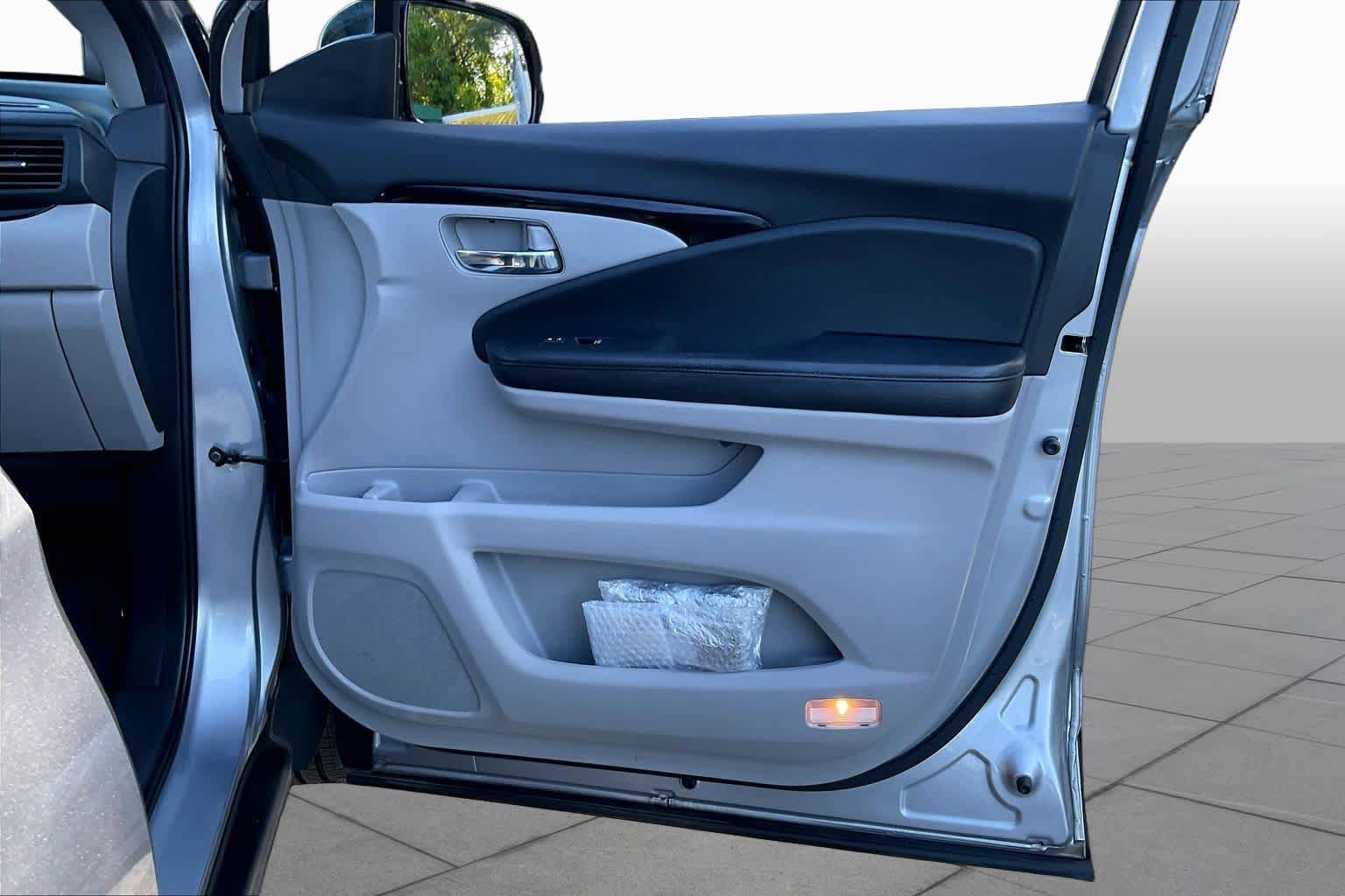Used 2016 Honda Pilot Touring image 22
