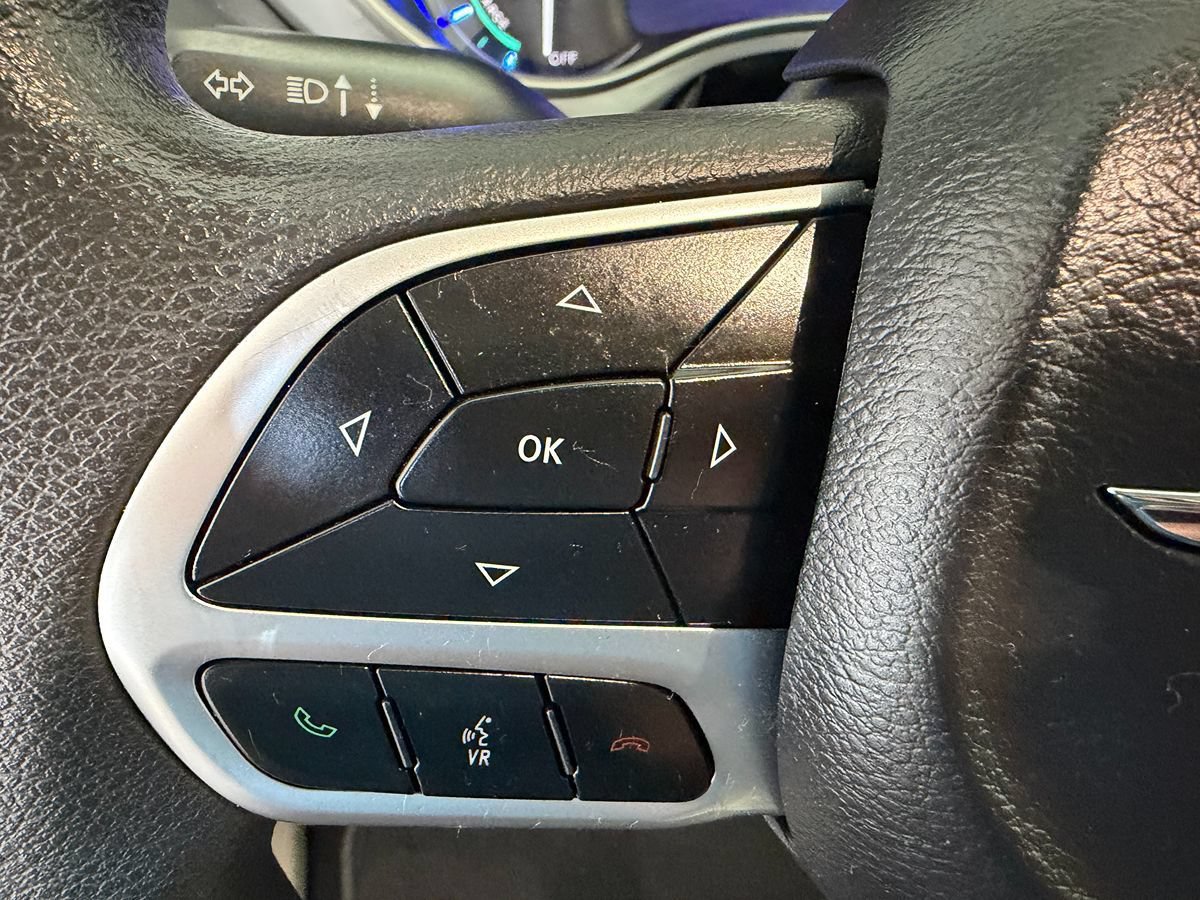 Used 2017 Chrysler Pacifica Touring Plus FWD image 10