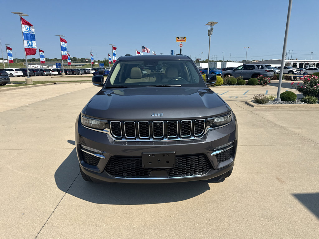 Used 2022 Jeep Grand Cherokee Limited w/ Luxury Tech Group II AWD/4WD image 2