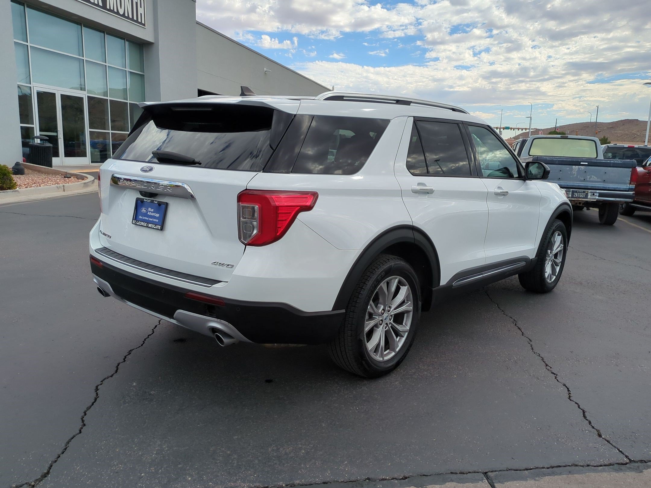 Certified 2023 Ford Explorer Limited AWD/4WD image 4