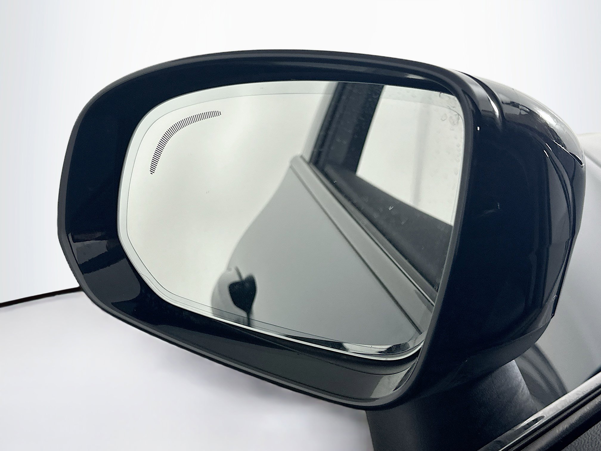 Used 2025 Volvo XC60 B5 Plus image 16