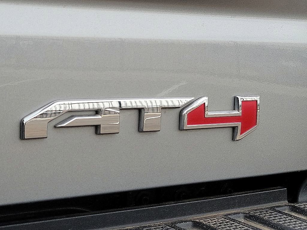 Used 2024 GMC Sierra 1500 AT4 w/ Technology Package AWD/4WD image 9