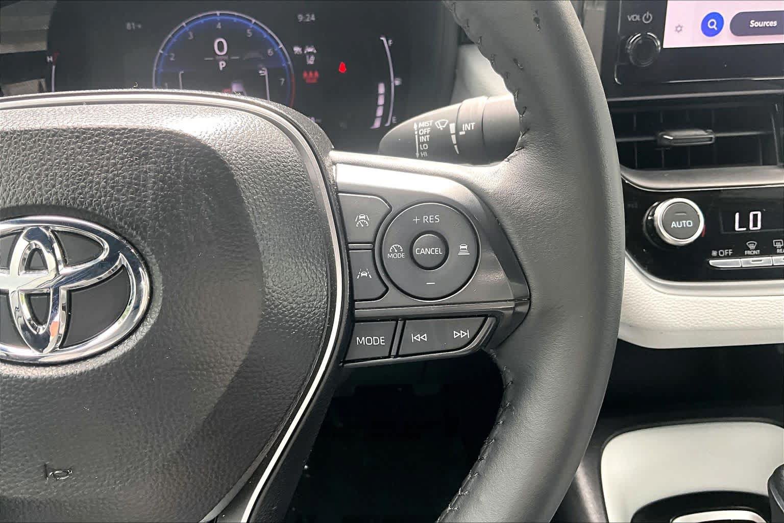 Used 2026 Toyota Corolla SE FWD image 25