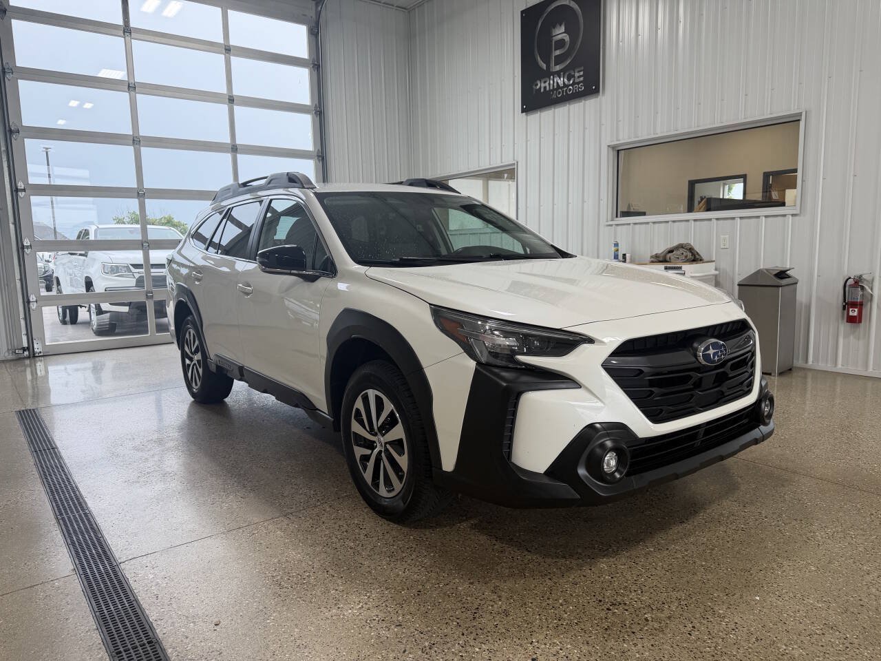 Used 2023 Subaru Outback Premium AWD/4WD image 6