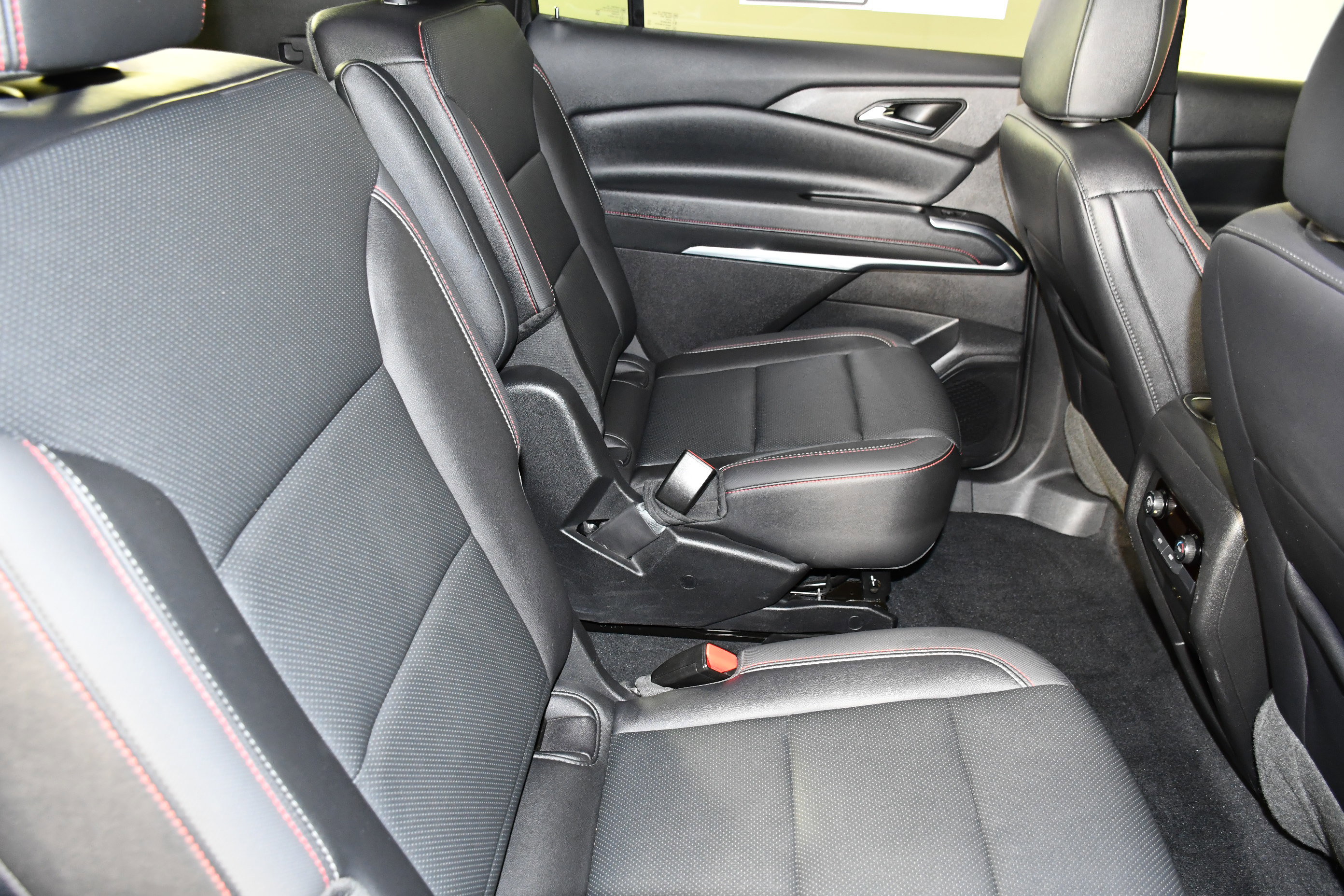 Used 2025 Chevrolet Traverse Z71 image 43