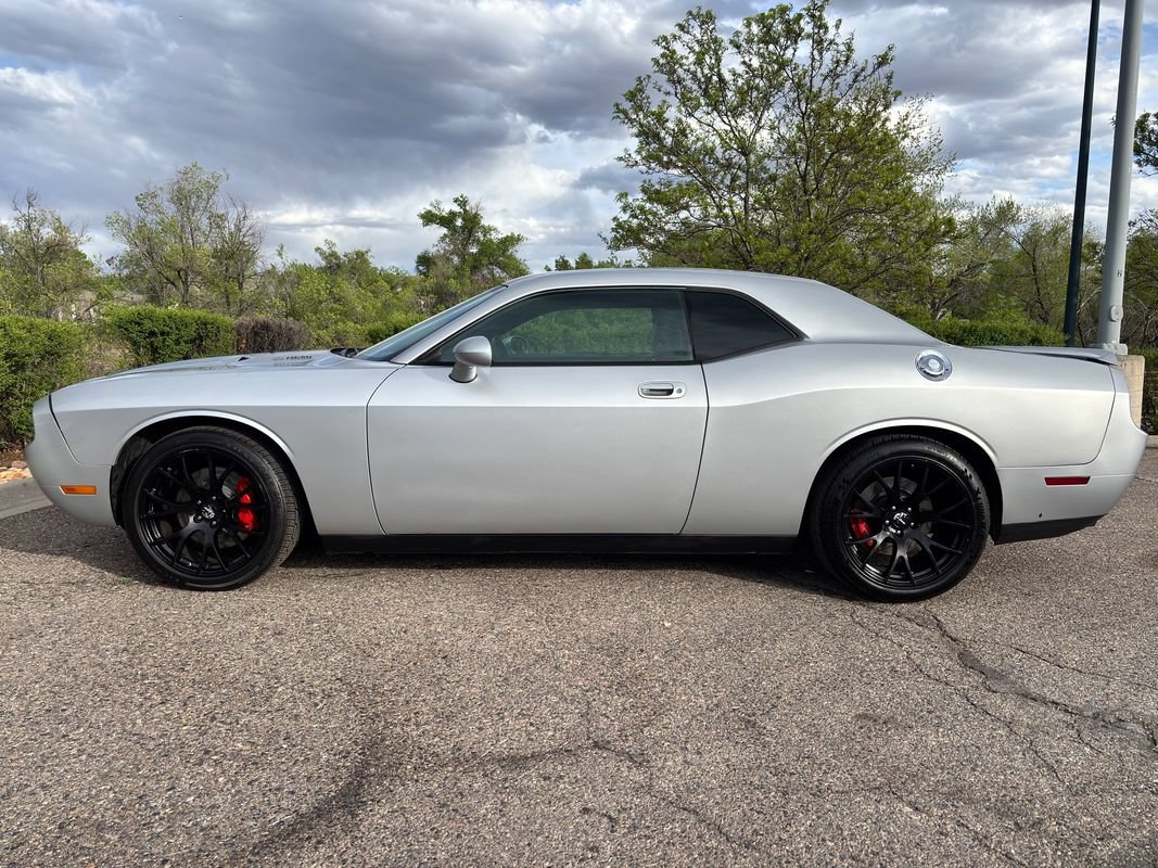 Used 2009 Dodge Challenger SRT8 w/ SRT Option Group II RWD image 3