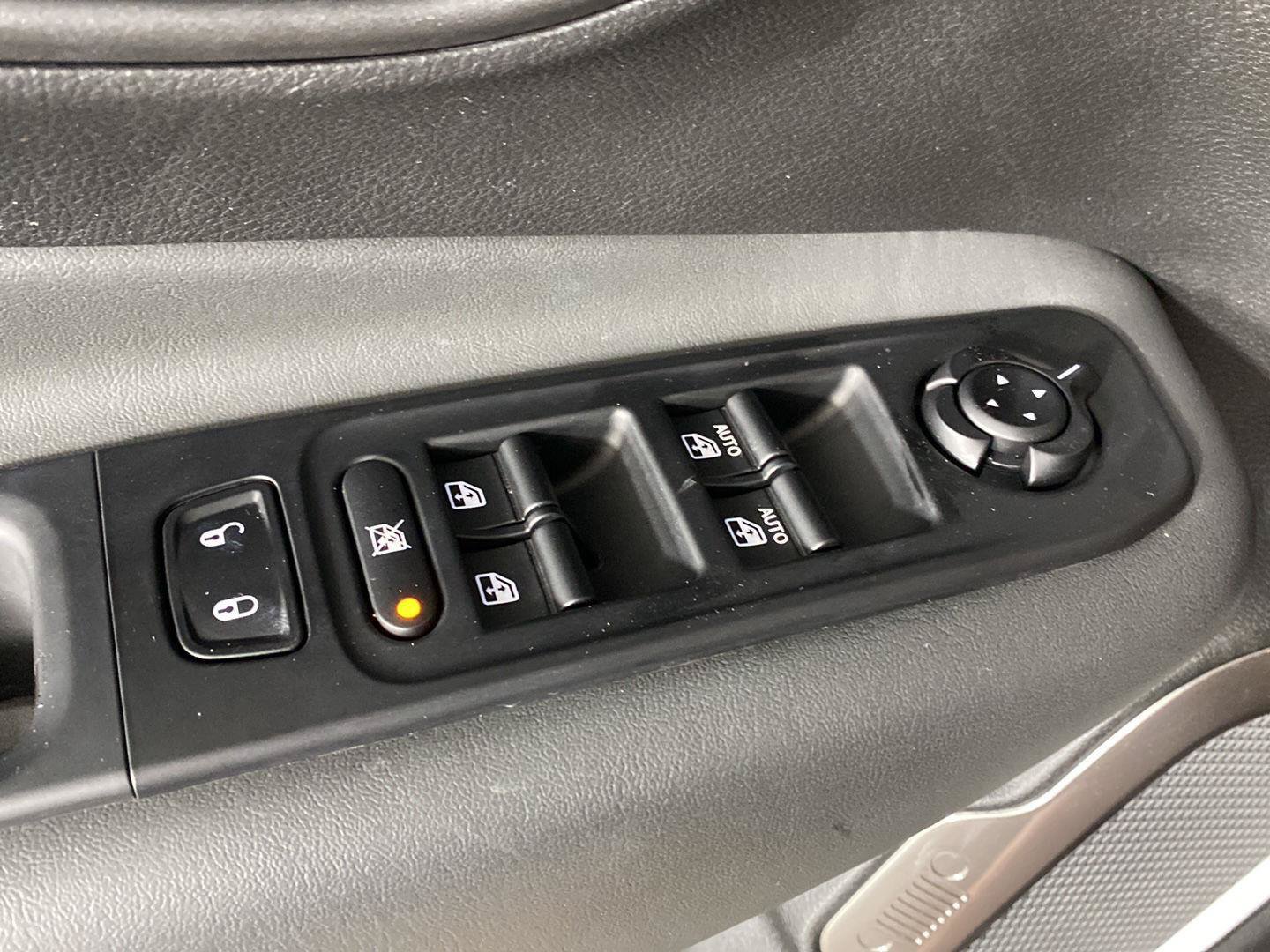 Used 2022 Jeep Renegade Latitude w/ Convenience Group AWD/4WD image 23