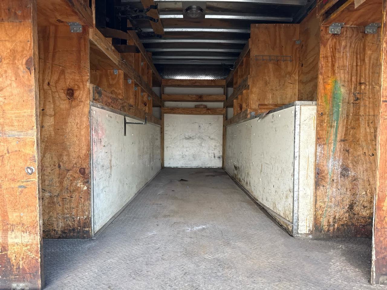 Used 2016 Ford F550 2WD Regular Cab Super Duty image 19