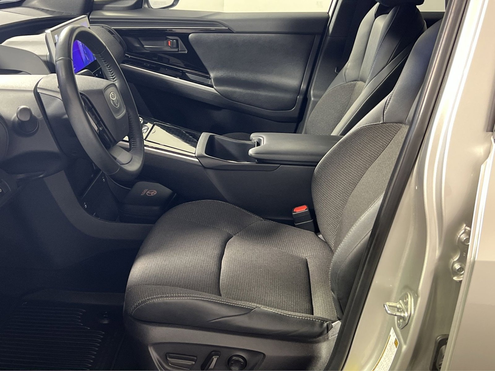 Used 2024 Toyota bZ4X XLE w/ Weather Package image 13