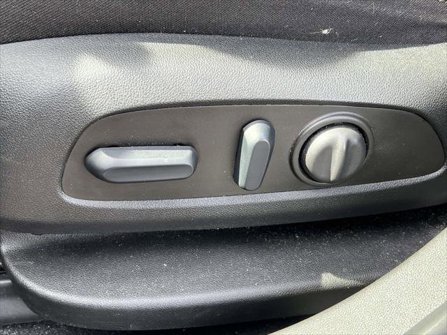 Used 2023 GMC Acadia SLE w/ Driver Convenience Package image 19