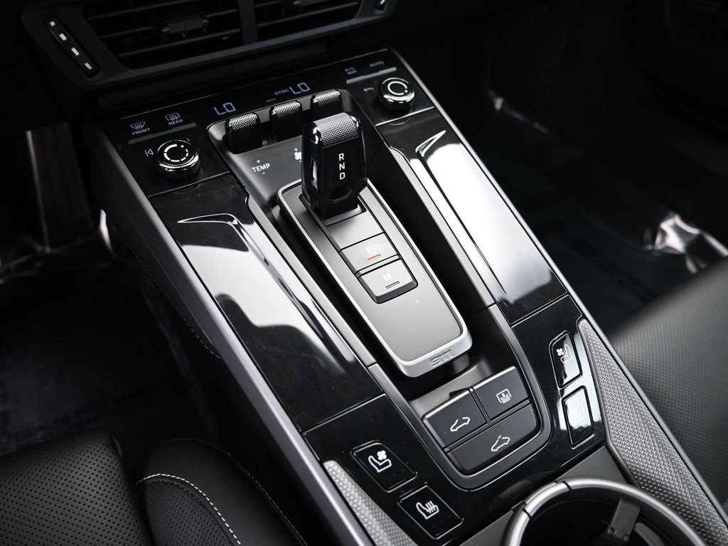 Used 2025 Porsche 911 Carrera w/ Premium Package image 25