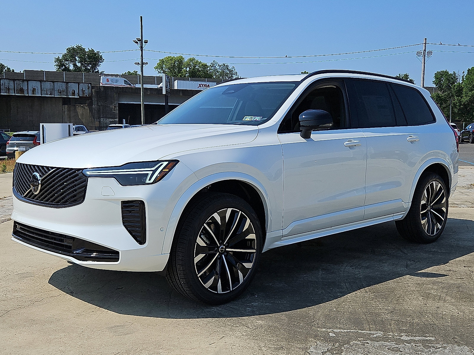 New 2026 Volvo XC90 B6 Ultra image 3