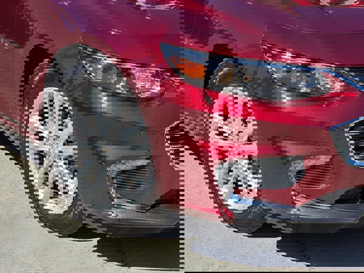 Used 2016 Chevrolet Malibu LT w/ Driver Confidence Package image 4