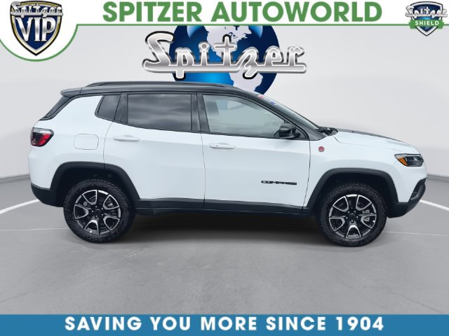 Used 2025 Jeep Compass Trailhawk w/ Trailer Tow Group AWD/4WD image 17