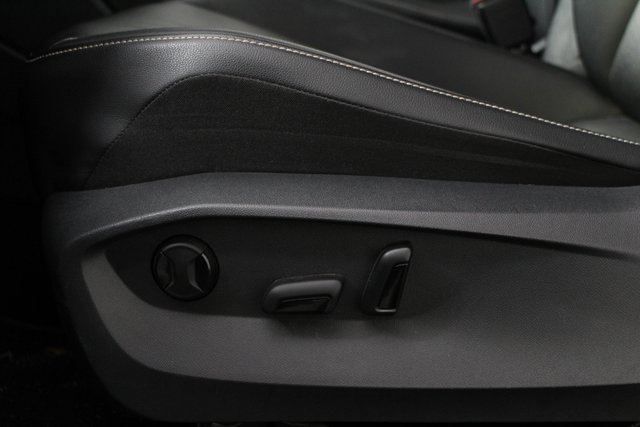 Used 2023 Volkswagen Tiguan SE image 15