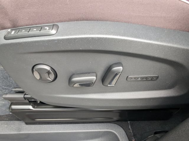 New 2025 Volkswagen ID. Buzz Pro S RWD image 21