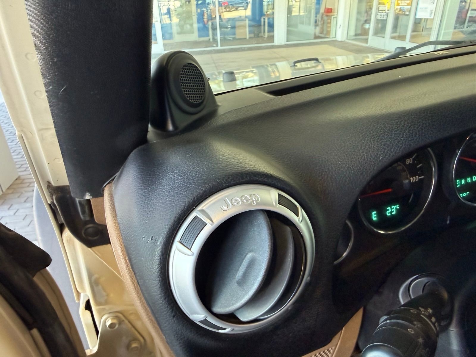 Used 2011 Jeep Wrangler Rubicon w/ PWR Convenience Group image 12