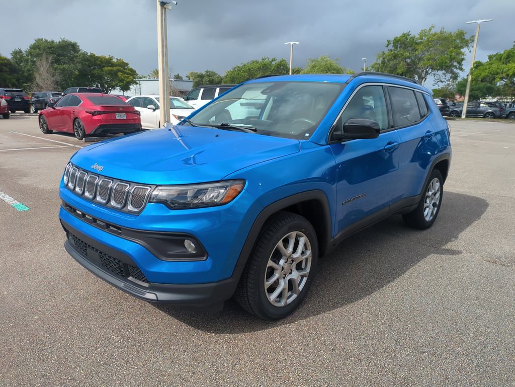 Used 2022 Jeep Compass Latitude w/ Sun and Sound Group AWD/4WD image 10