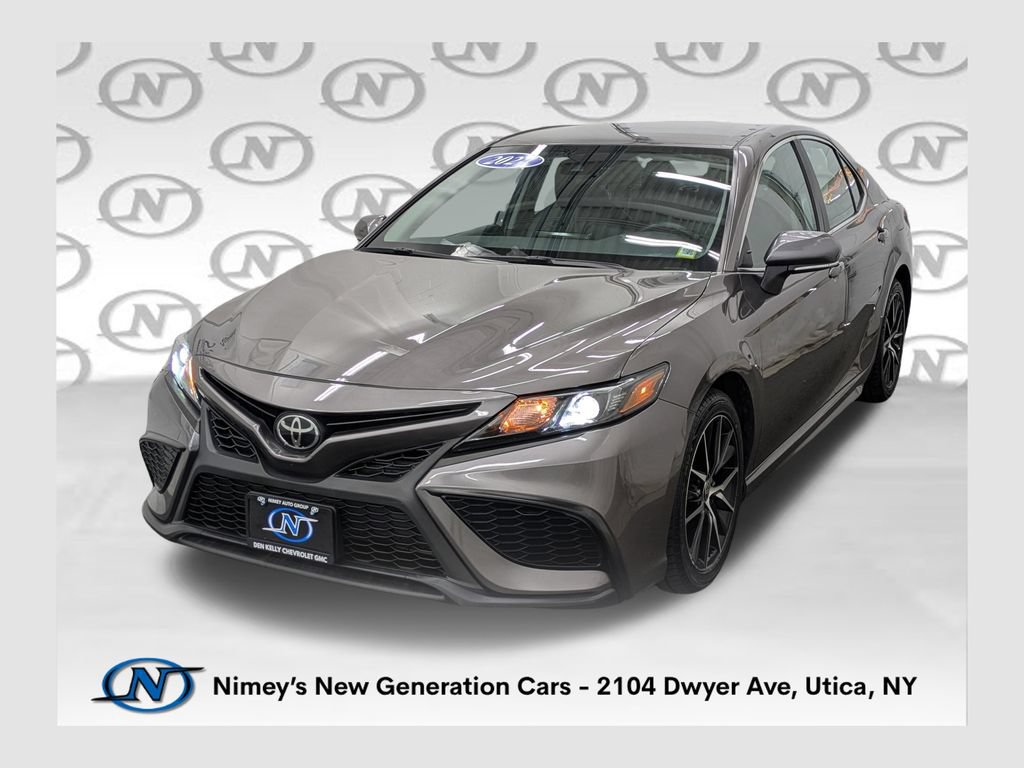 Used 2024 Toyota Camry SE FWD image 1