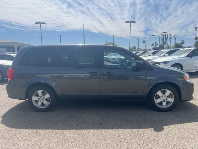 Used 2018 Dodge Grand Caravan SE w/ UConnect Hands-Free Group FWD image 2