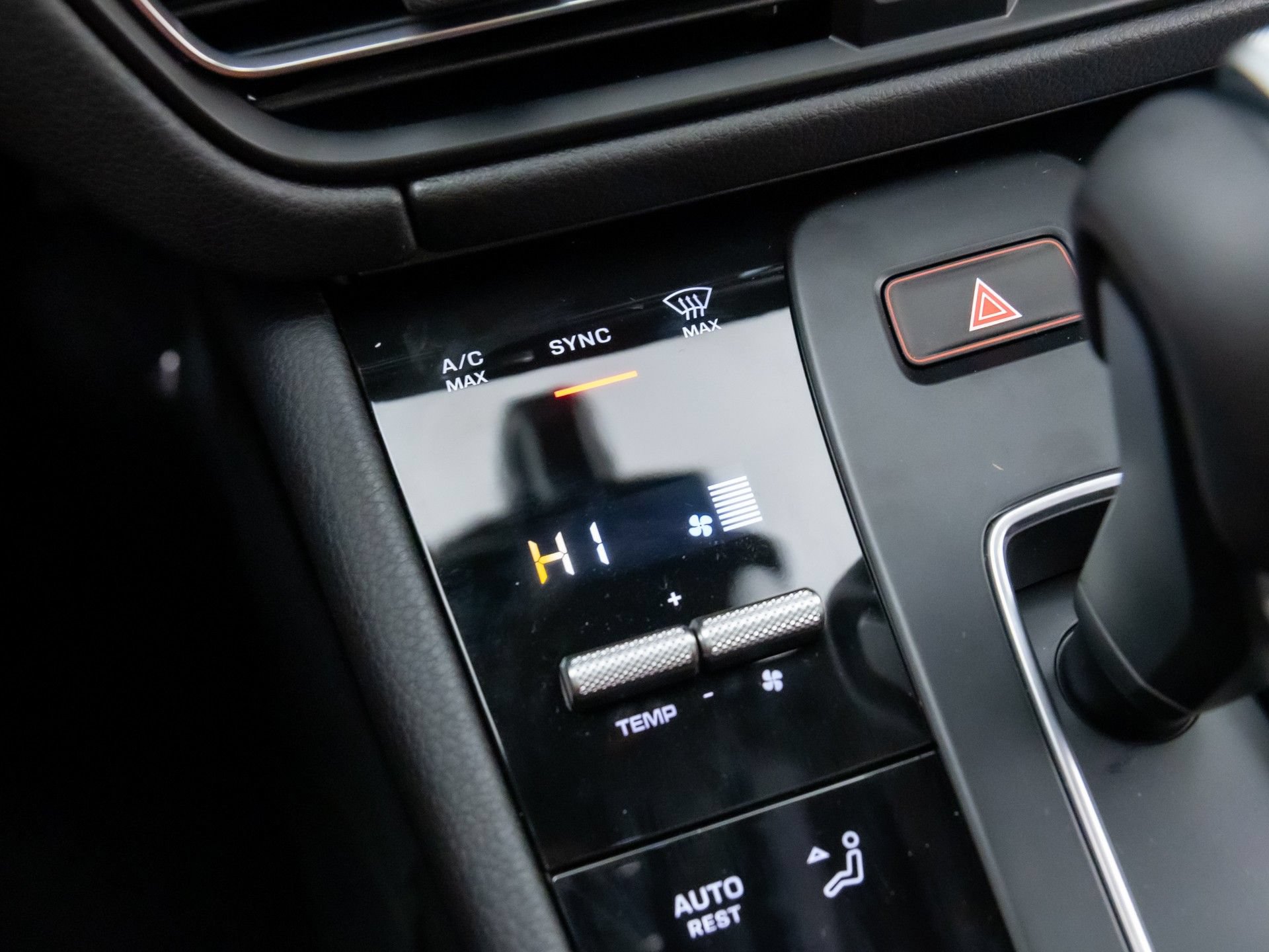 Certified 2026 Porsche Macan AWD/4WD image 26