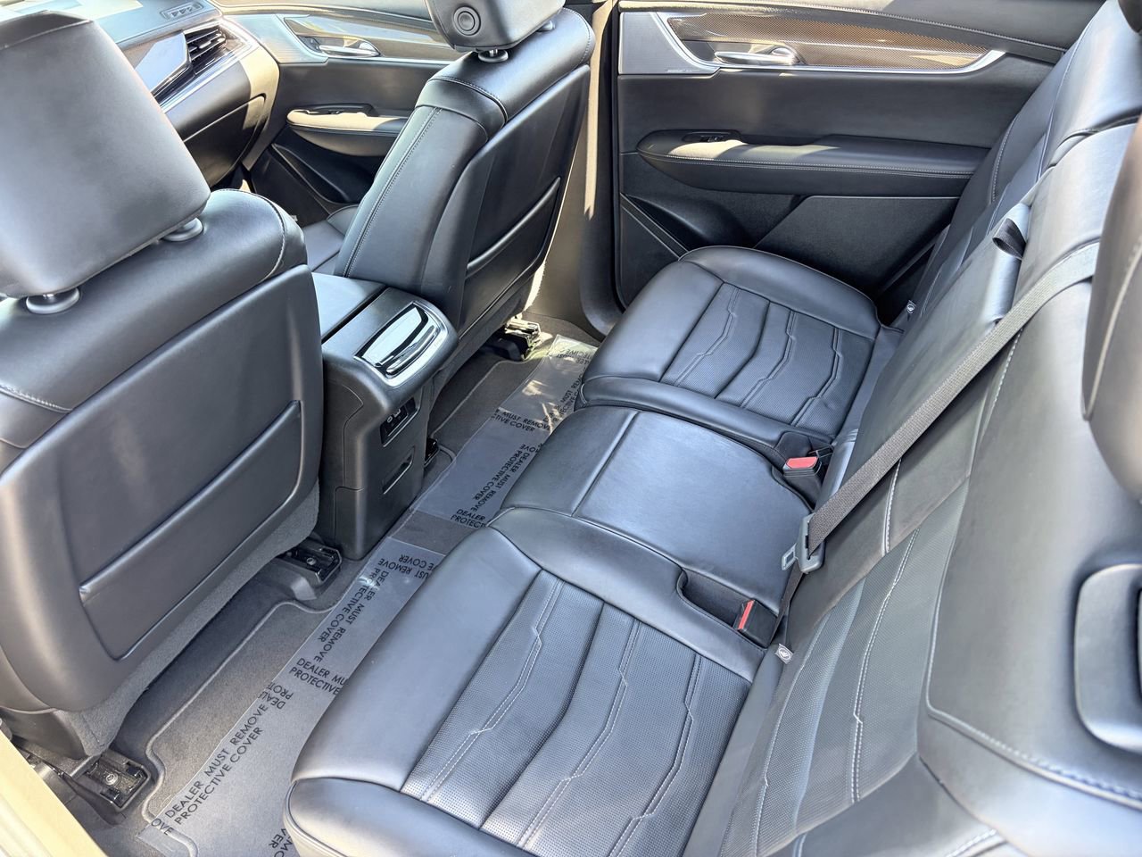 Certified 2025 Cadillac XT6 Premium Luxury w/ Platinum Package image 17