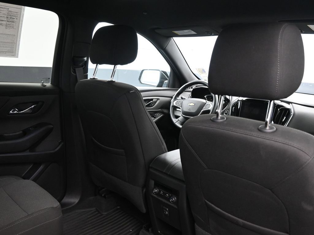 Used 2023 Chevrolet Traverse LT image 15