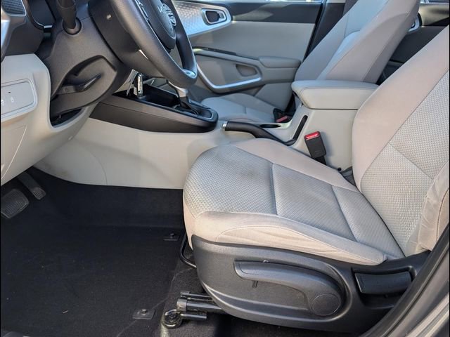 Used 2023 Kia Soul LX w/ LX Technology Package image 9