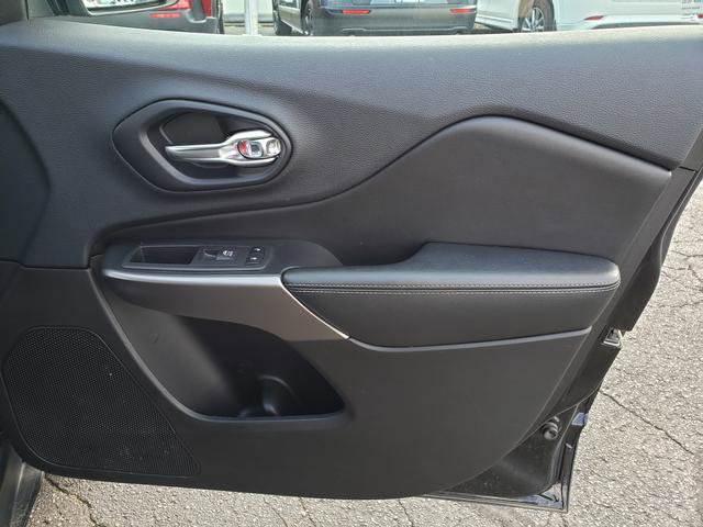 Used 2019 Jeep Cherokee Limited image 17