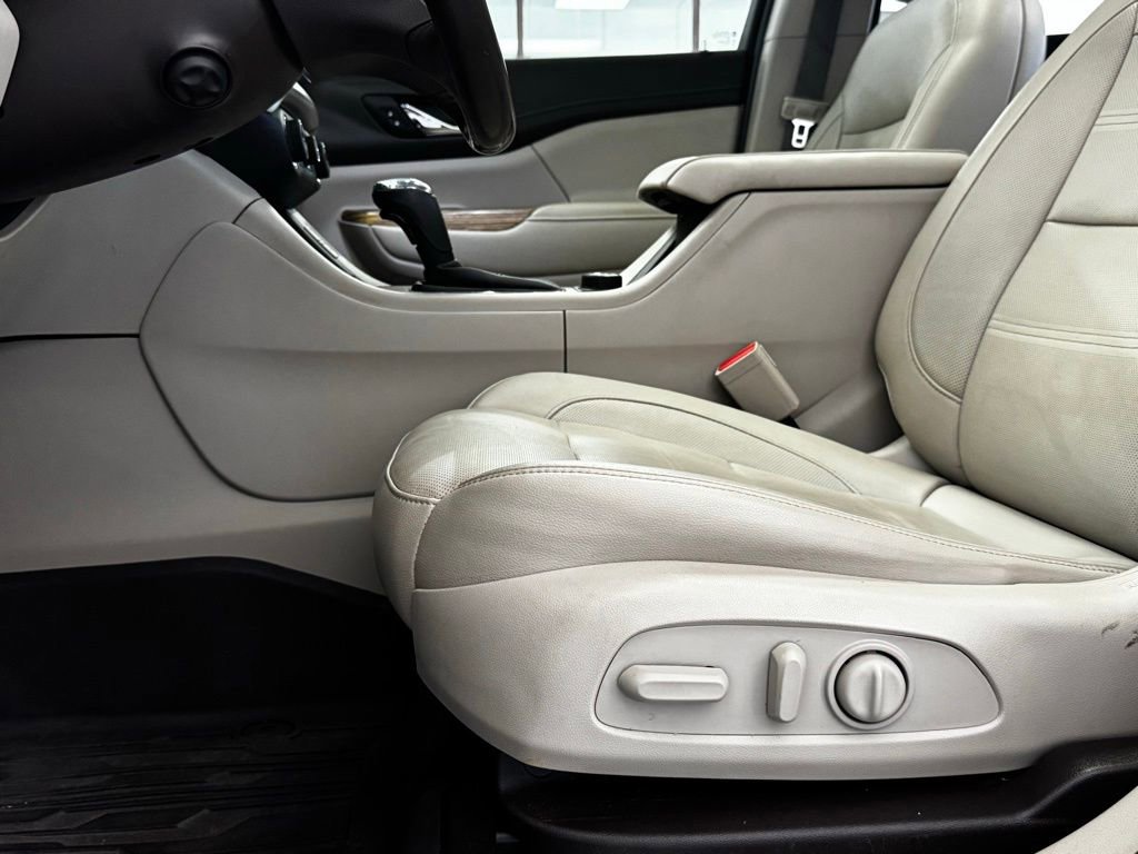 Used 2019 GMC Acadia Denali w/ Technology Package FWD image 12