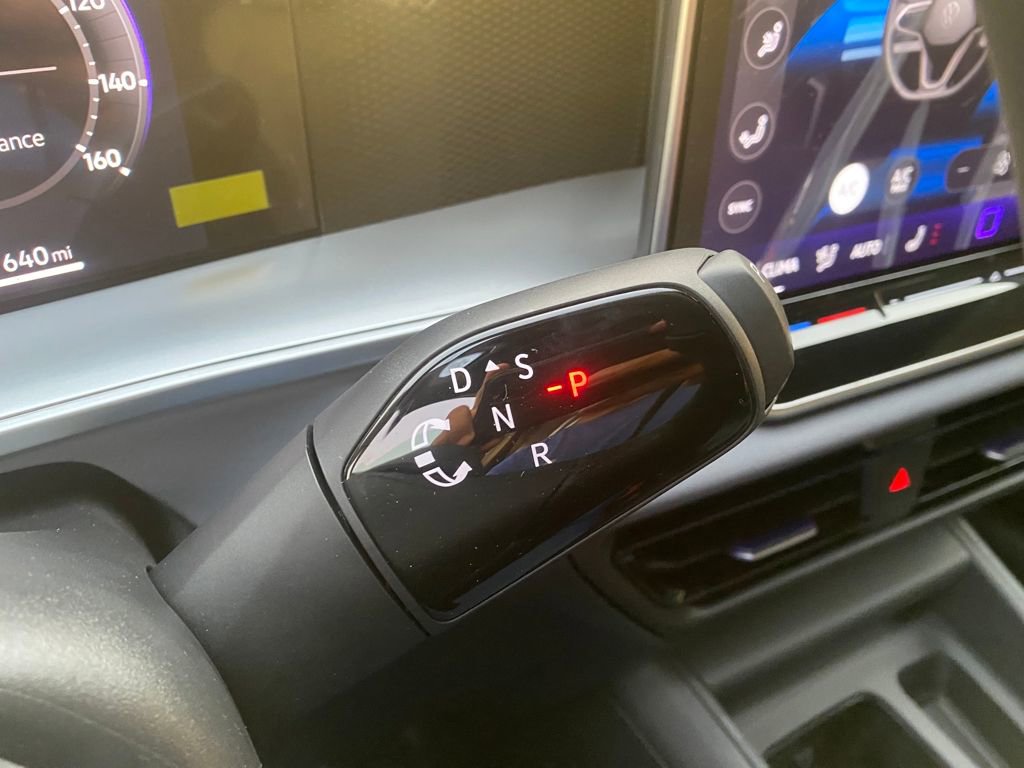New 2026 Volkswagen Tiguan SE R-Line FWD image 17