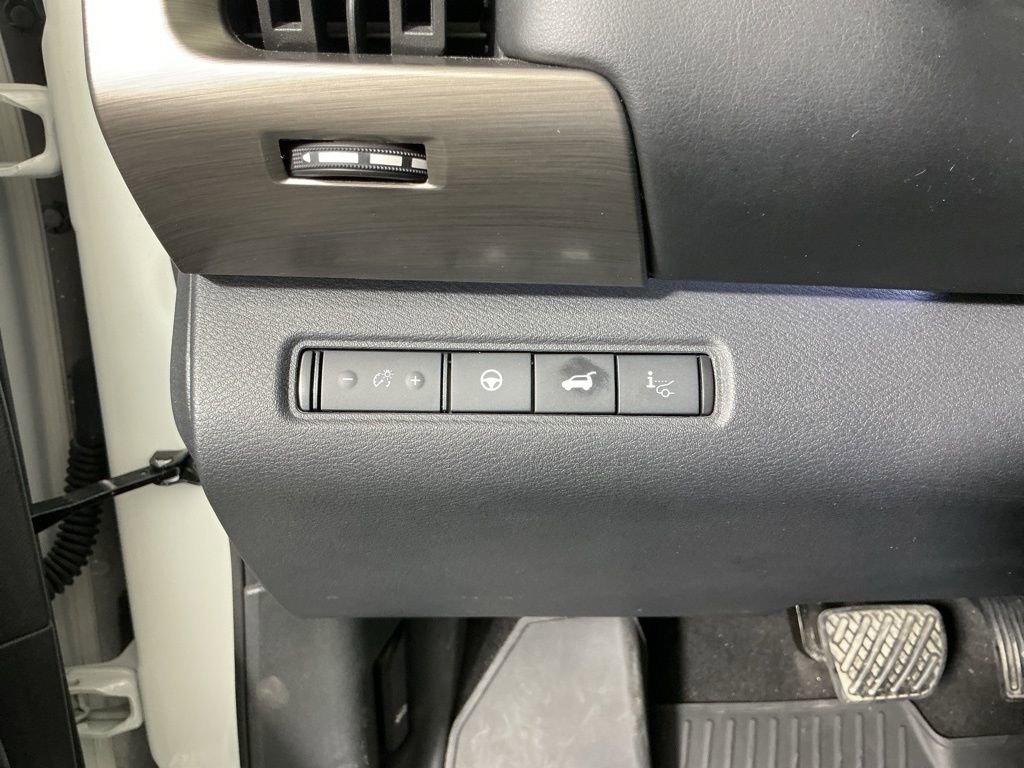 Used 2023 Nissan Pathfinder Platinum image 19