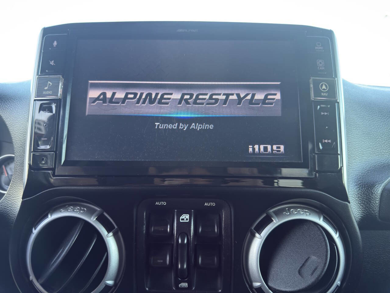 Used 2016 Jeep Wrangler Unlimited Sahara w/ Connectivity Group image 23