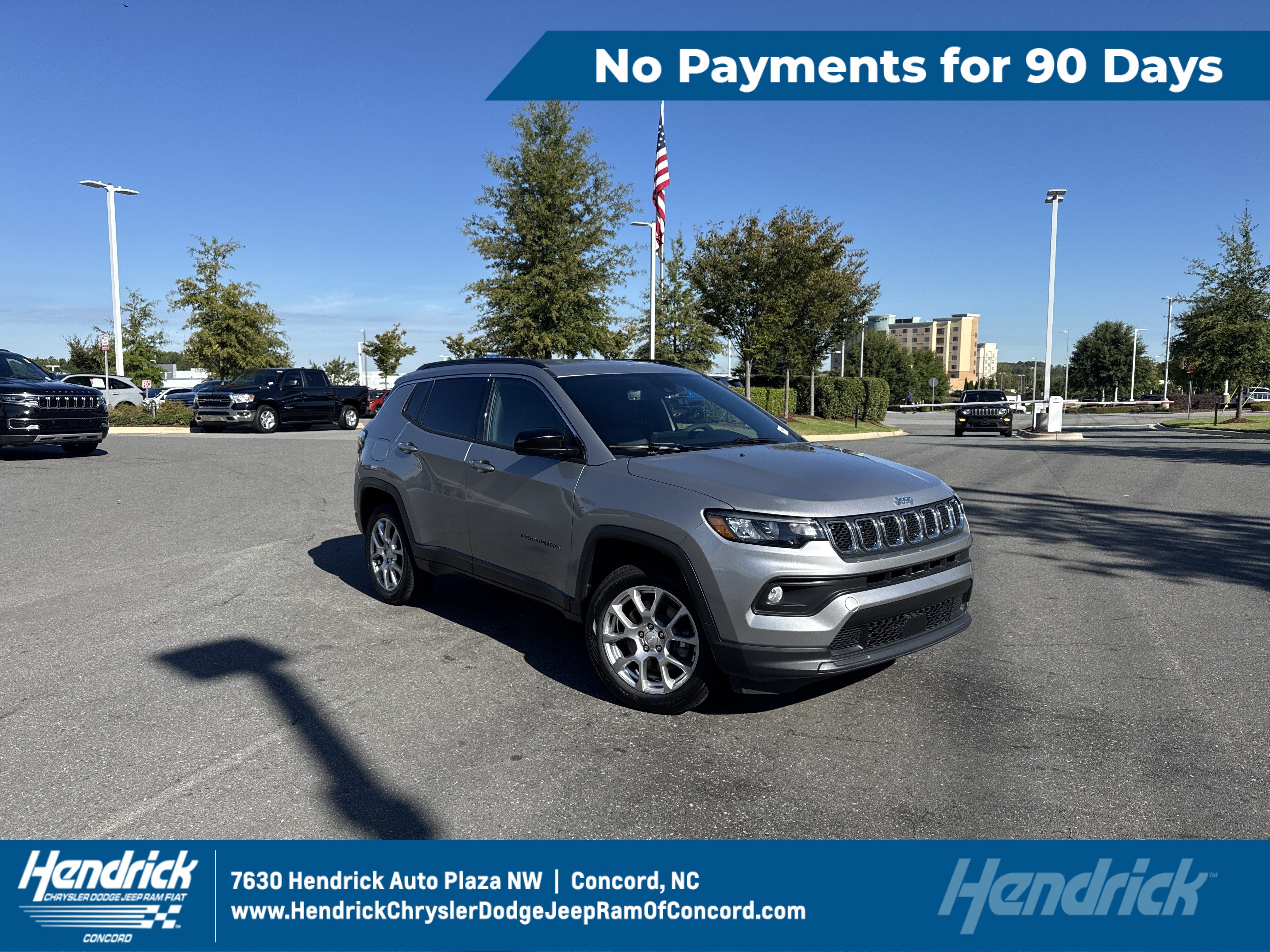Used 2023 Jeep Compass Latitude AWD/4WD image 1