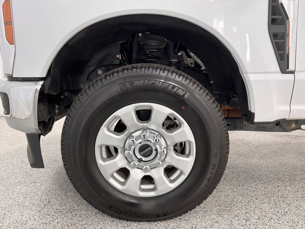 Used 2024 Ford F350 XLT w/ FX4 Off-Road Package AWD/4WD image 26
