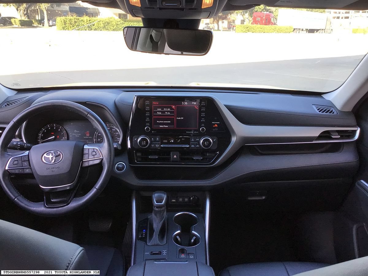 Used 2021 Toyota Highlander XLE AWD/4WD image 12