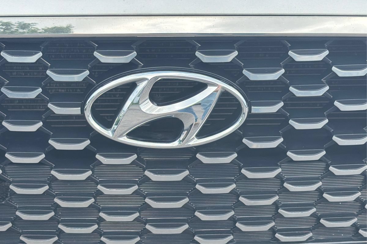 Used 2018 Hyundai Elantra GT FWD image 25