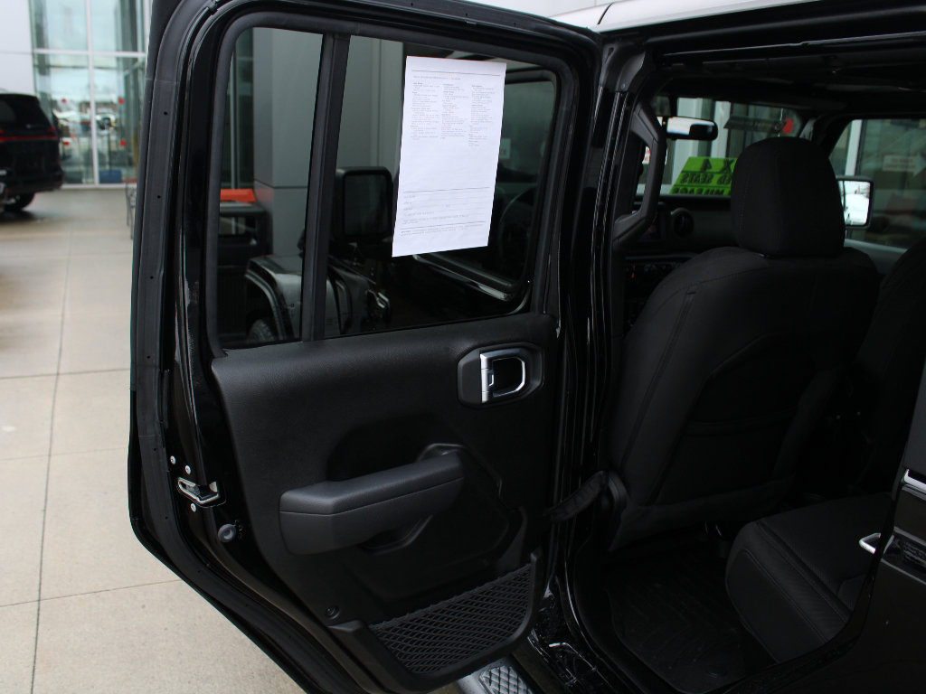 Used 2022 Jeep Gladiator Sport image 32