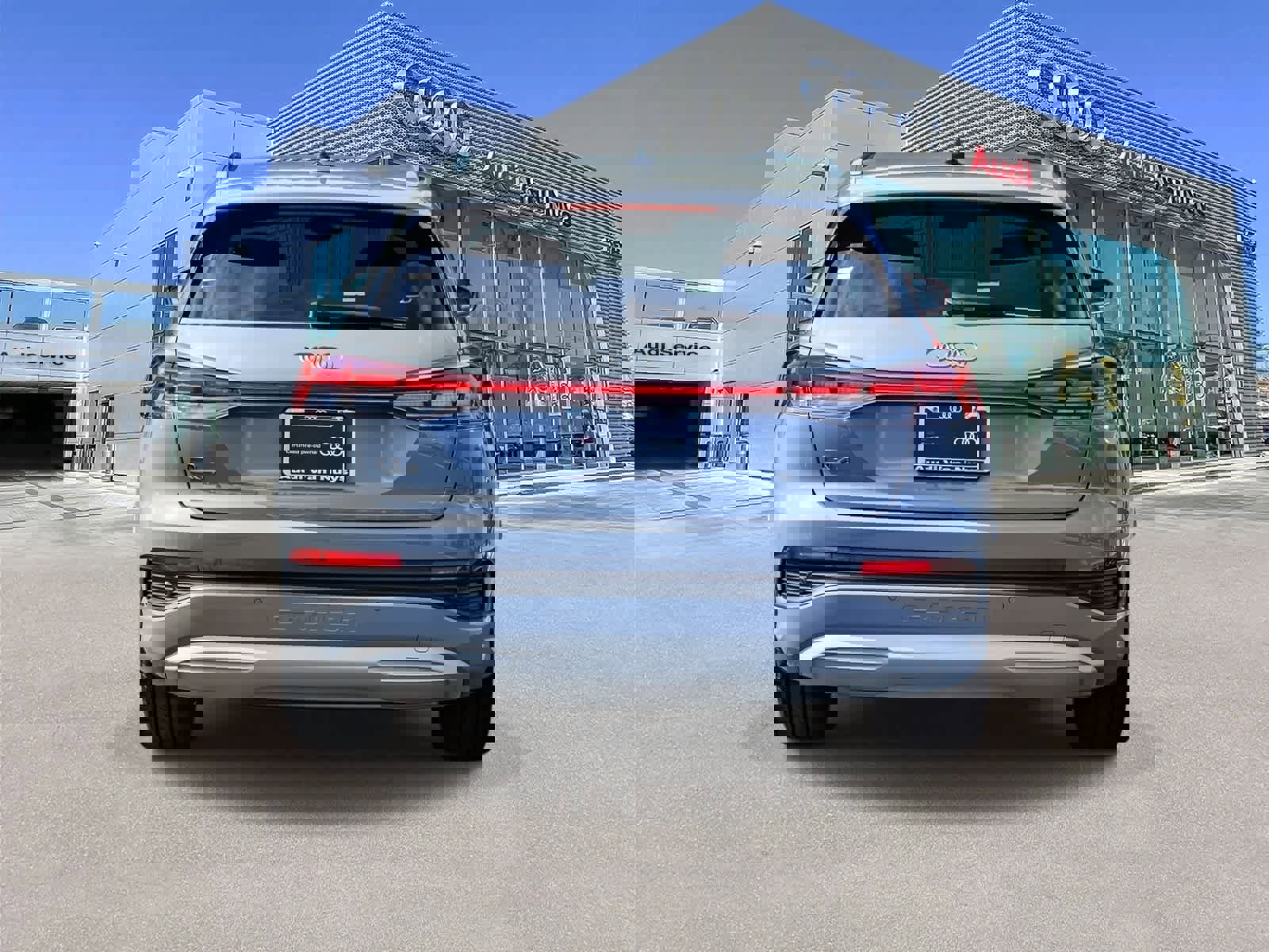 Used 2023 Audi Q4 e-tron Premium w/ Convenience Package image 3