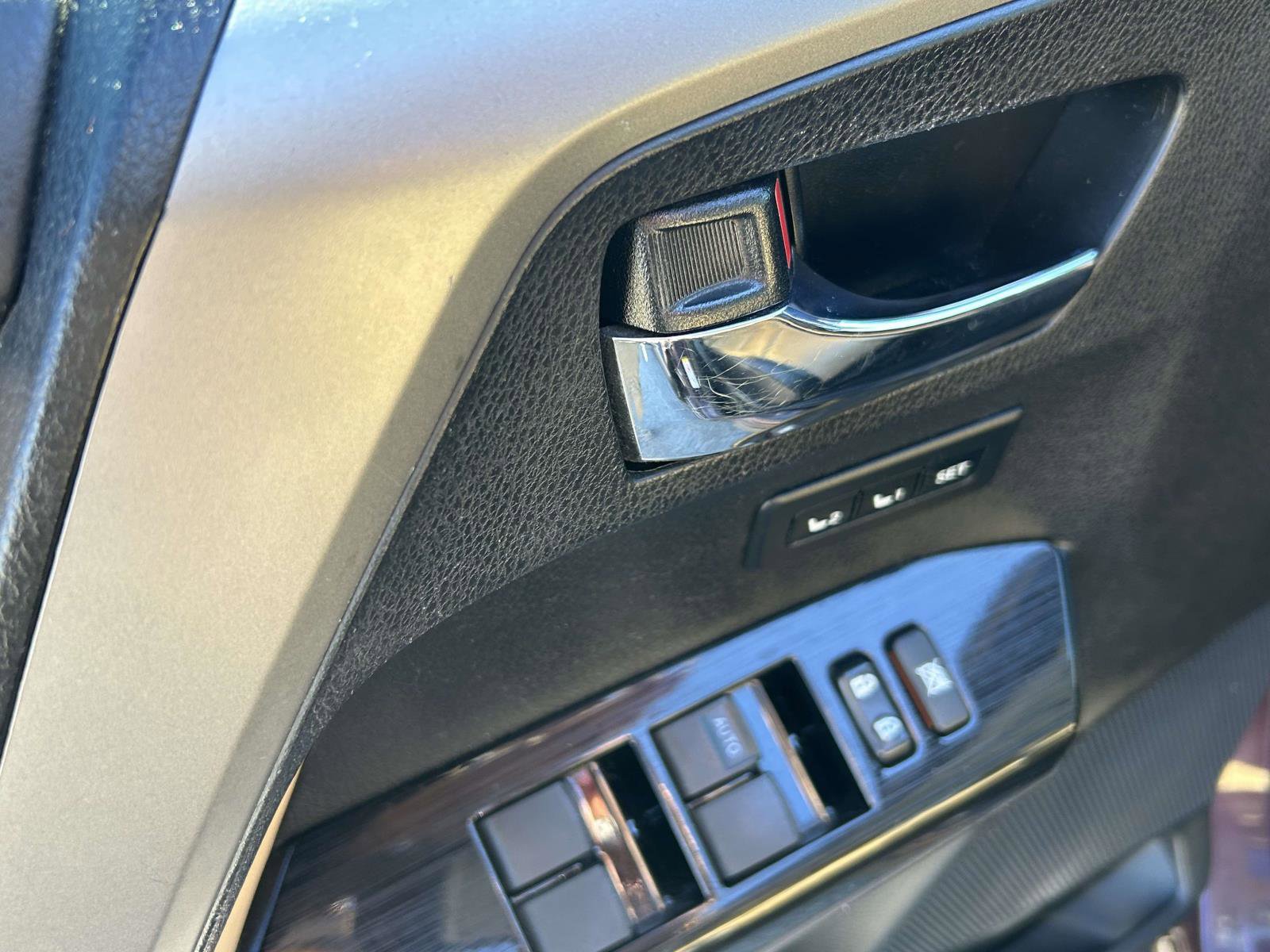 Used 2017 Toyota RAV4 Limited image 19