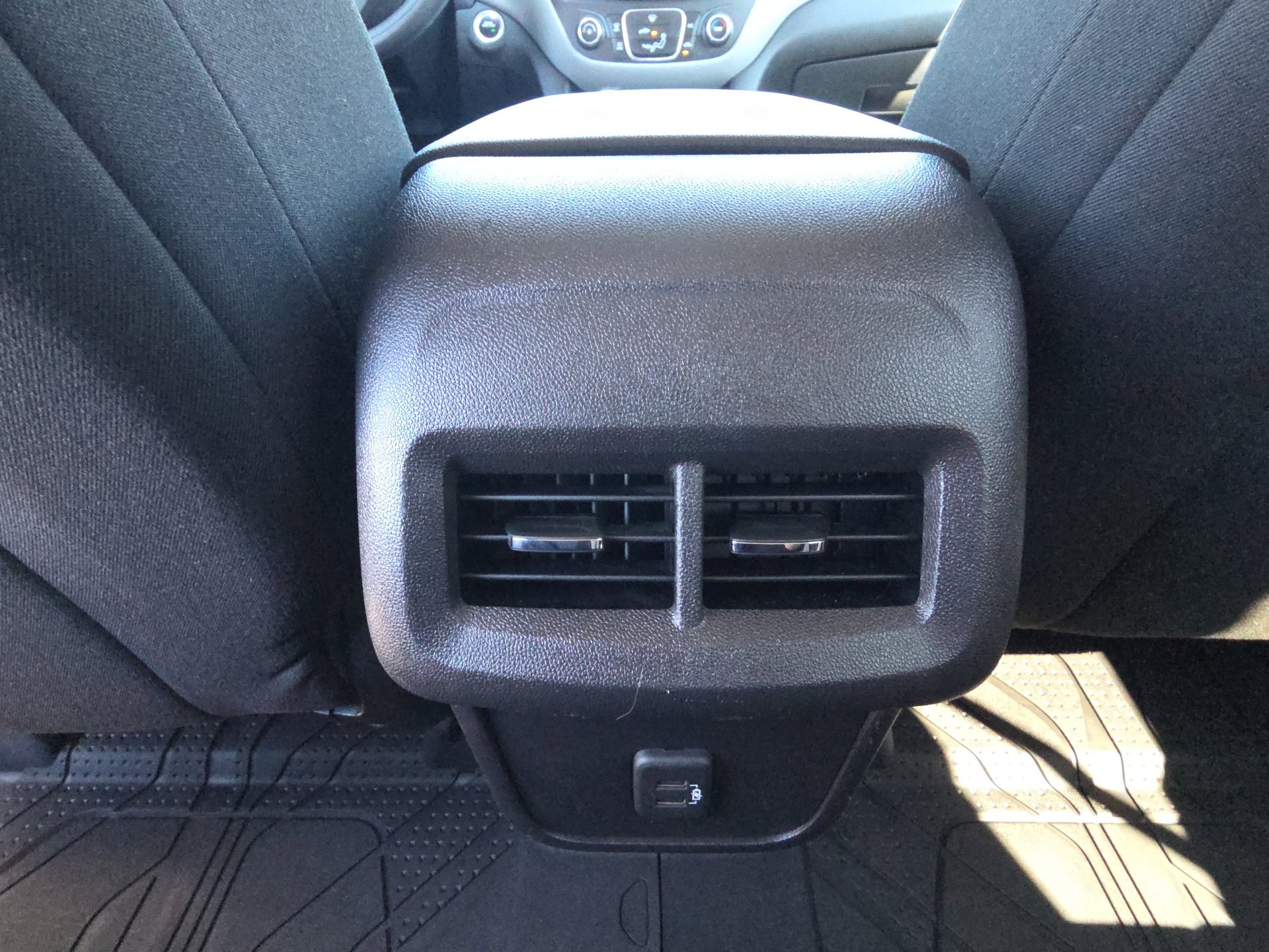 Used 2019 Chevrolet Equinox LS w/ LS Convenience Package image 30