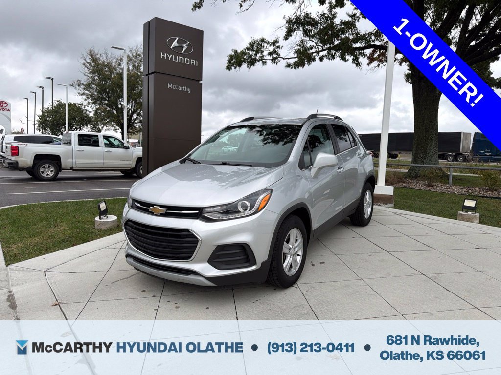 Used 2020 Chevrolet Trax LT w/ LT Convenience Package FWD image 1