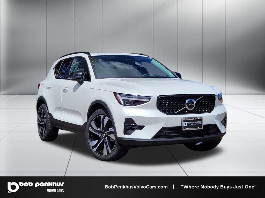 New 2026 Volvo XC40 B5 Ultra w/ Climate Package