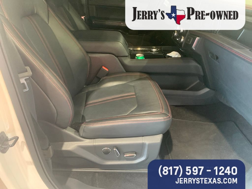 Used 2023 Ford Expedition Limited RWD image 5