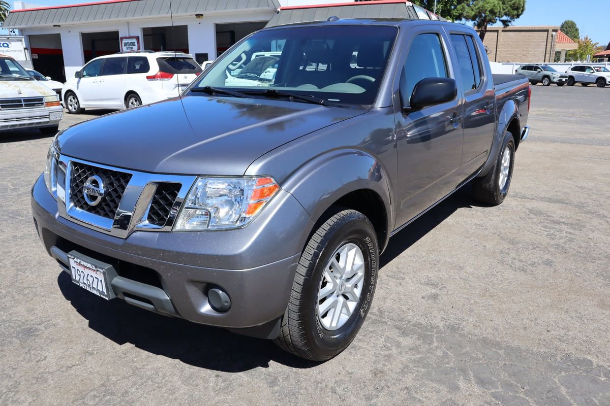 Used 2016 Nissan Frontier SV image 3