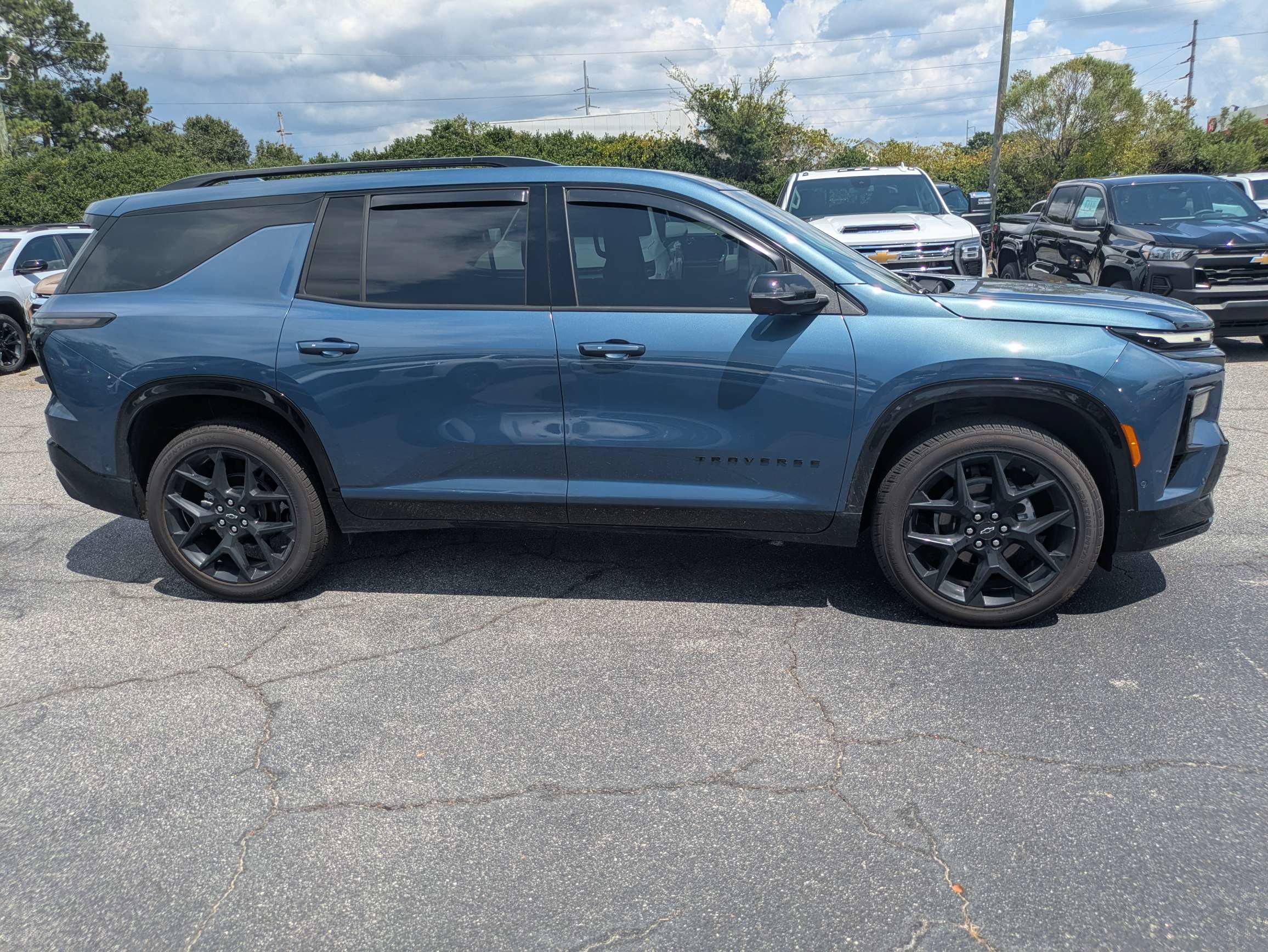 Used 2026 Chevrolet Traverse RS FWD image 3