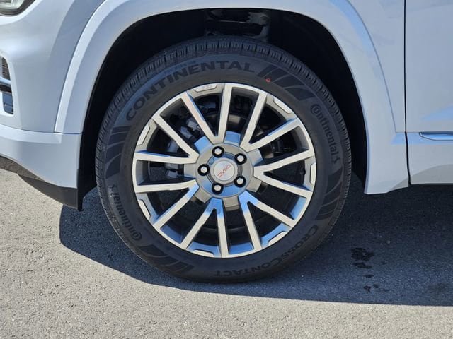 New 2026 GMC Terrain Denali w/ LPO, Floor Liner Package AWD/4WD image 9